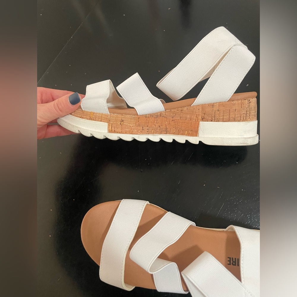 White platform elastic platform sandals 7.5